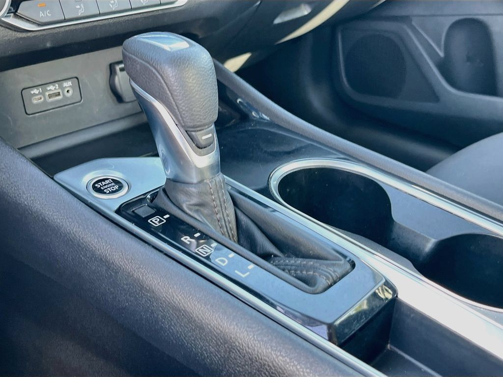Used 2024 Nissan Altima 2.5 SV FWD image 15