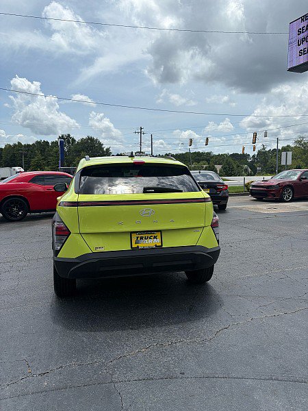 Used 2024 Hyundai Kona SEL AWD/4WD image 4