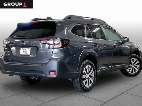 Used 2025 Subaru Outback Premium AWD/4WD image 13