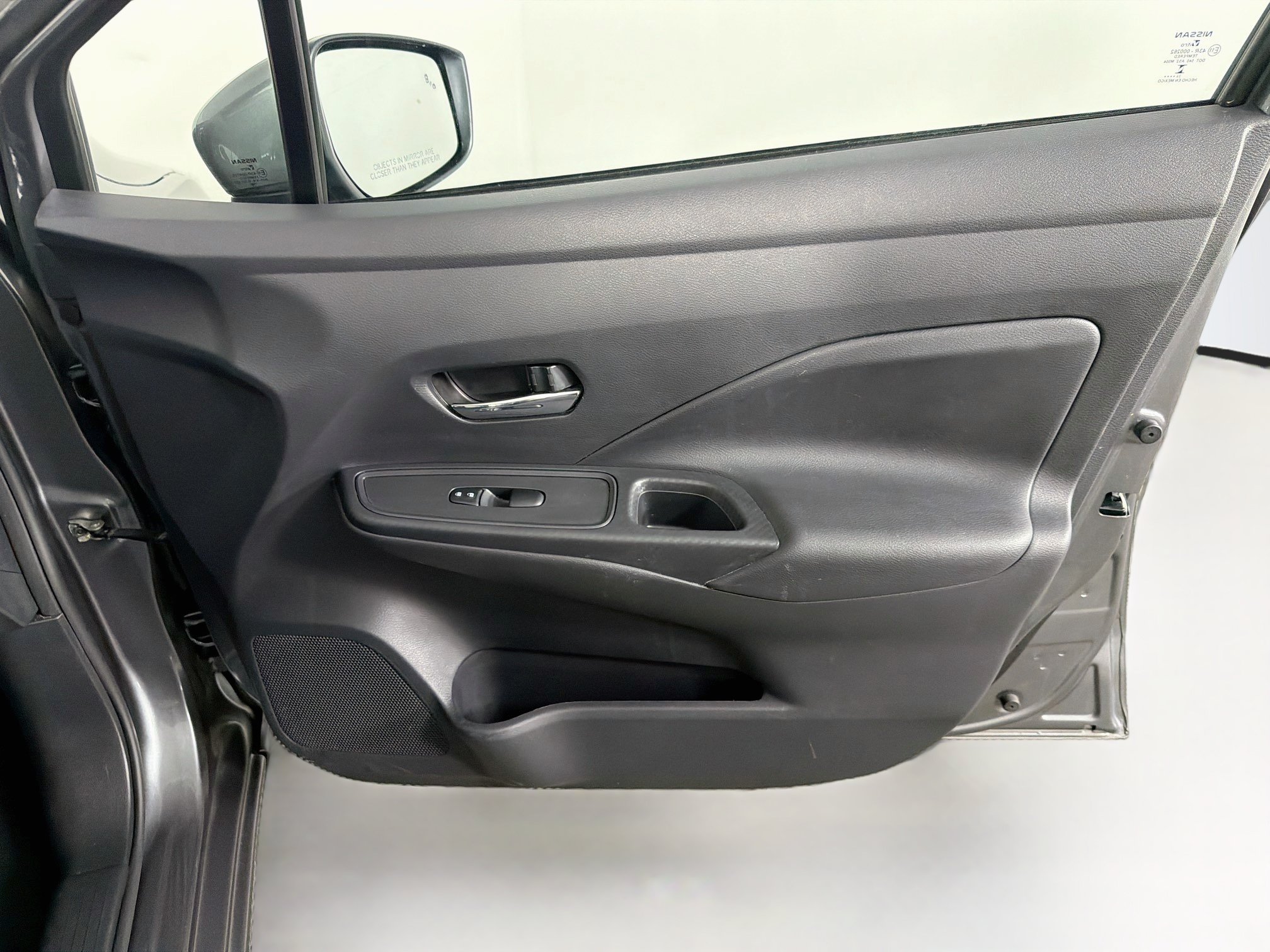 Used 2025 Nissan Versa SV FWD image 32