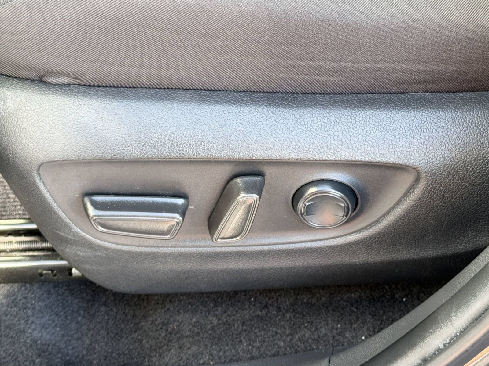 Used 2023 Toyota RAV4 XLE w/ Convenience Package FWD image 15