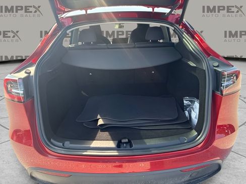 Used 2024 Tesla Model Y Long Range AWD/4WD image 23
