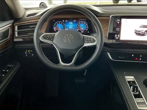 New 2026 Volkswagen Atlas SE image 4