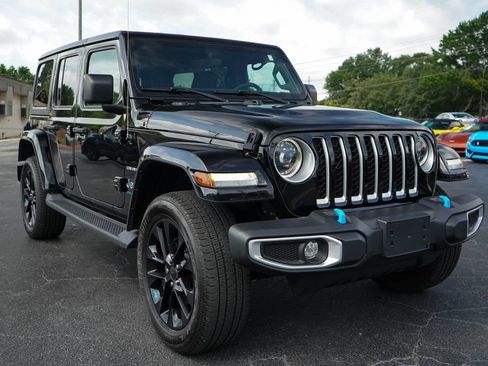 Used 2023 Jeep Wrangler Unlimited Sahara AWD/4WD image 39