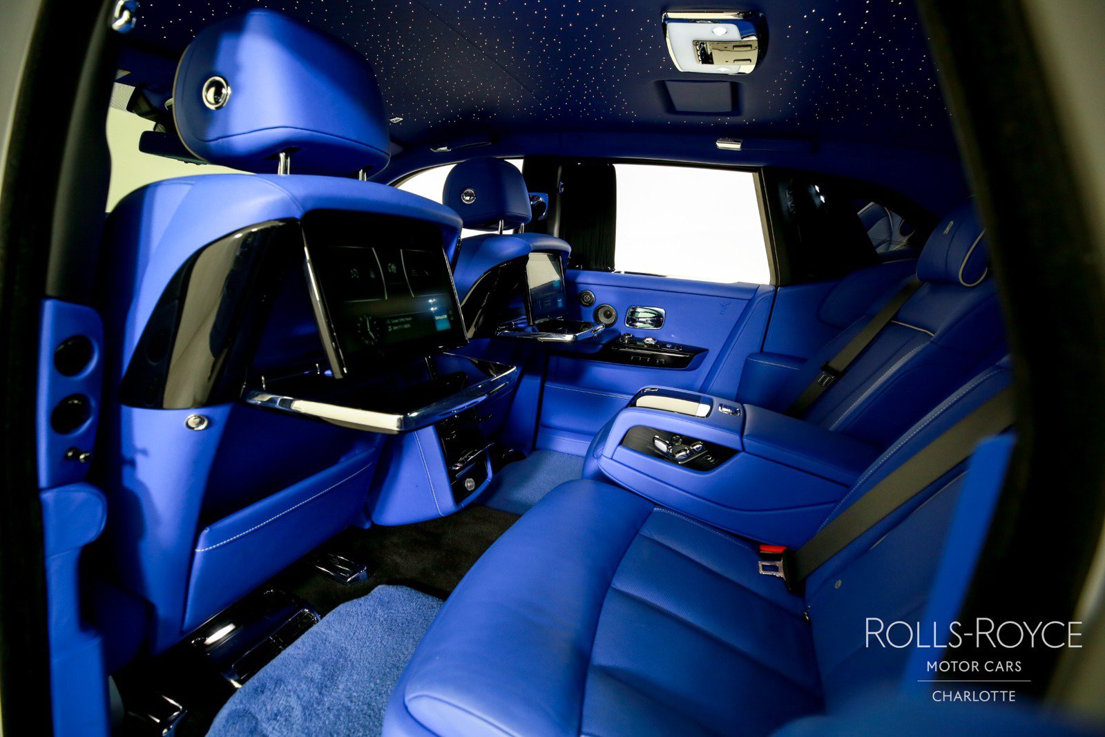 Used 2024 Rolls-Royce Phantom Sedan w/ The Phantom Package RWD image 20