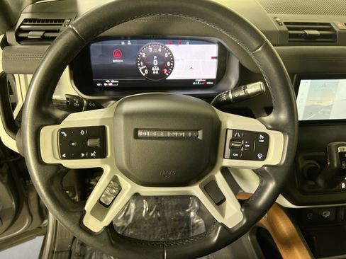 Used 2020 Land Rover Defender 110 SE image 10