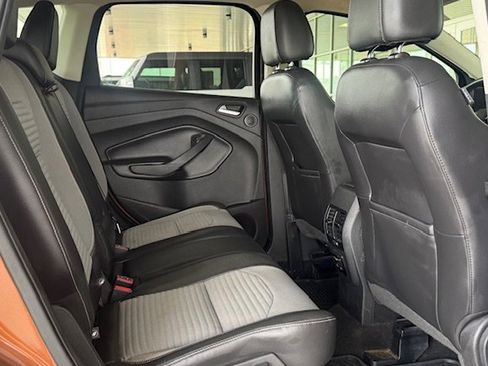 Used 2017 Ford Escape SE w/ Equipment Group 201A image 9