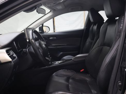 Used 2022 Toyota C-HR Limited FWD image 16