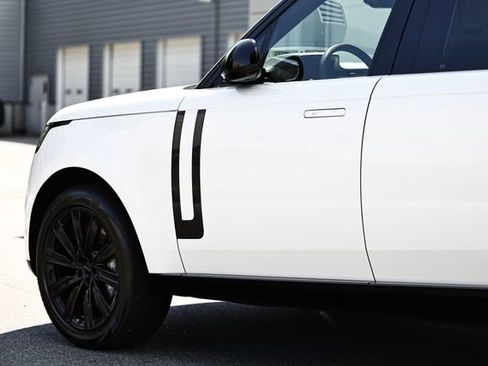New 2026 Land Rover Range Rover Long Wheelbase SE AWD/4WD image 8