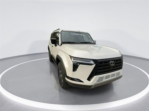 Used 2024 Lexus GX 550 image 2