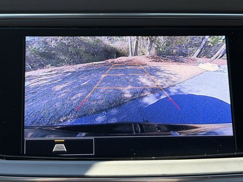 Used 2023 Buick Enclave Essence image 28