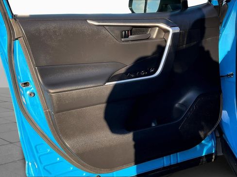 Used 2021 Toyota RAV4 LE image 19