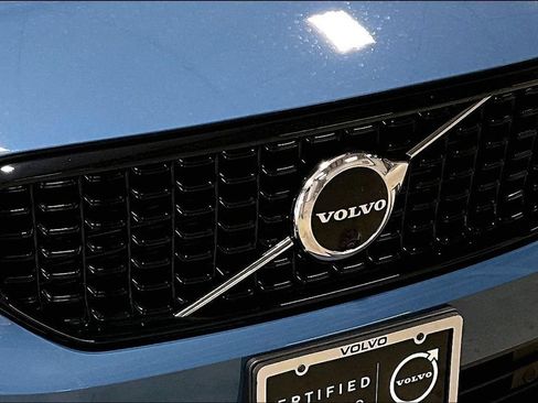 Certified 2023 Volvo XC40 B5 Plus w/ Protection Package Premier AWD/4WD image 32