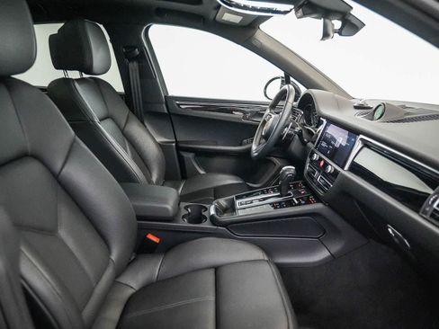 Certified 2026 Porsche Macan AWD/4WD image 17