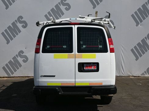 Used 2018 Chevrolet Express 2500 w/ Driver Convenience Package RWD image 4