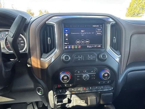 Used 2022 Chevrolet Silverado 3500 High Country w/ Technology Package image 17