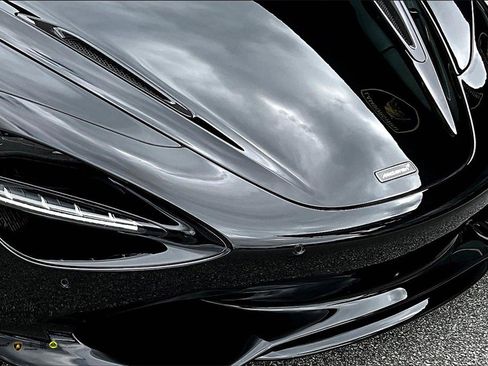 Used 2024 McLaren 750S Spider image 24