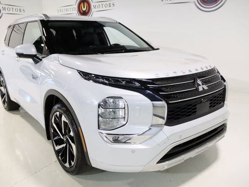 Used 2024 Mitsubishi Outlander 4WD Plug-In Hybrid image 14