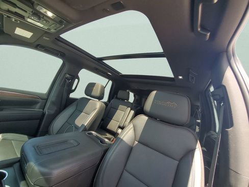 Used 2023 Chevrolet Tahoe High Country w/ Premium Package AWD/4WD image 17