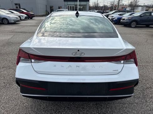 Used 2025 Hyundai Elantra Limited FWD image 6