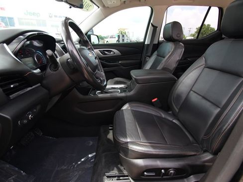 Used 2019 Chevrolet Traverse LT w/ LPO, Blackout Package AWD/4WD image 6