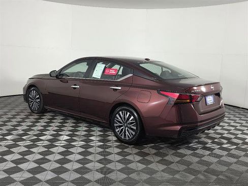 Used 2024 Nissan Altima 2.5 SV FWD image 7