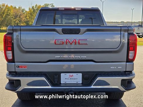 Used 2022 GMC Sierra 1500 SLE w/ Preferred Package image 4