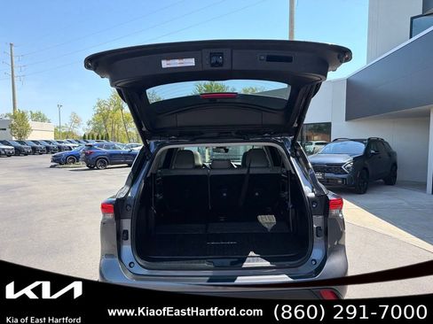 Used 2023 Toyota Highlander XLE AWD/4WD image 15