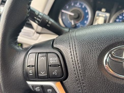 Used 2017 Toyota Sienna XLE w/ XLE Navigation Package image 30