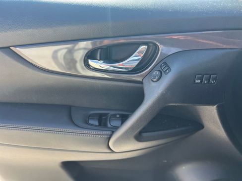 Used 2019 Nissan Rogue SV w/ Premium Package AWD/4WD image 15