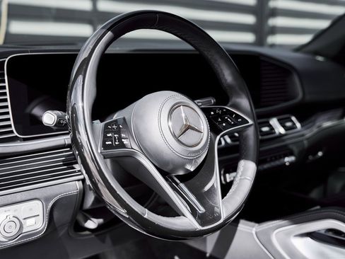 Used 2024 Mercedes-Benz Maybach GLS 600 Maybach GLS 600 image 40