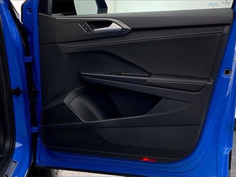 Used 2025 Volkswagen Taos SE image 24