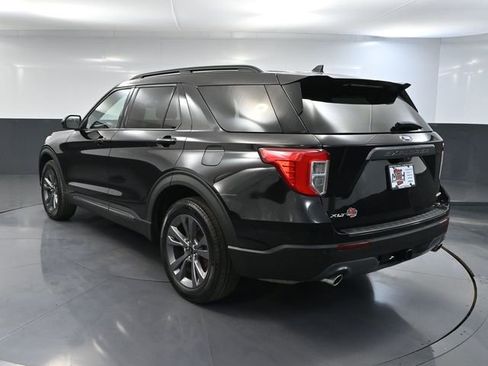 Used 2024 Ford Explorer XLT w/ XLT Sport Appearance Package image 9