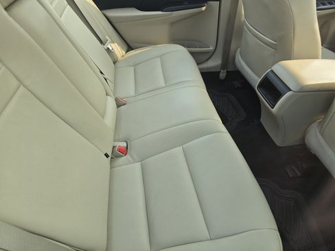 Used 2014 Toyota Camry LE FWD image 13