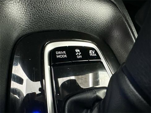 Certified 2023 Toyota Corolla LE image 25