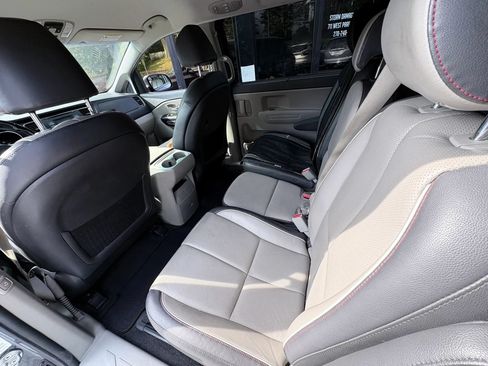 Used 2017 Kia Sedona LX w/ LX Essentials Premium Package FWD image 15
