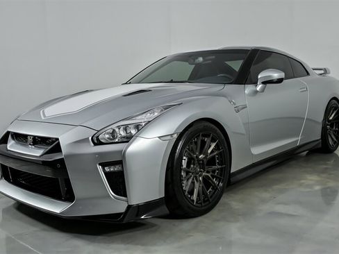 Used 2020 Nissan GT-R Premium AWD/4WD image 6