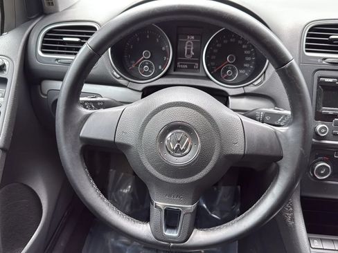 Used 2013 Volkswagen Golf 4-Door FWD image 29