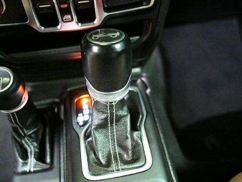 Used 2020 Jeep Wrangler Unlimited Sahara image 30