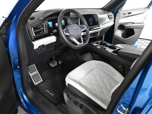 Certified 2024 Volkswagen Atlas Cross Sport SEL Premium R-Line AWD/4WD image 19