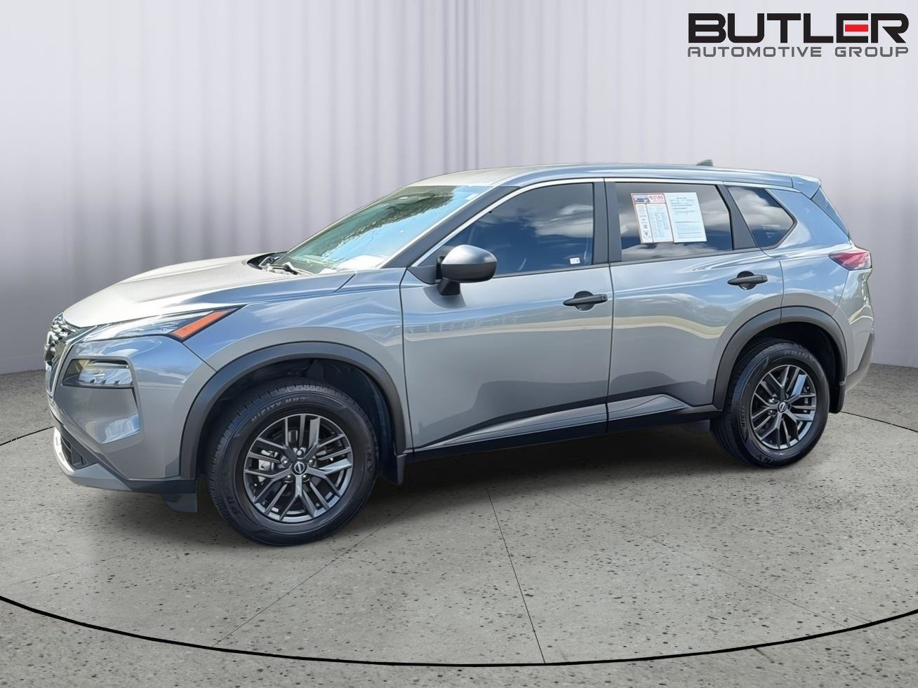 Used 2023 Nissan Rogue S AWD/4WD image 3