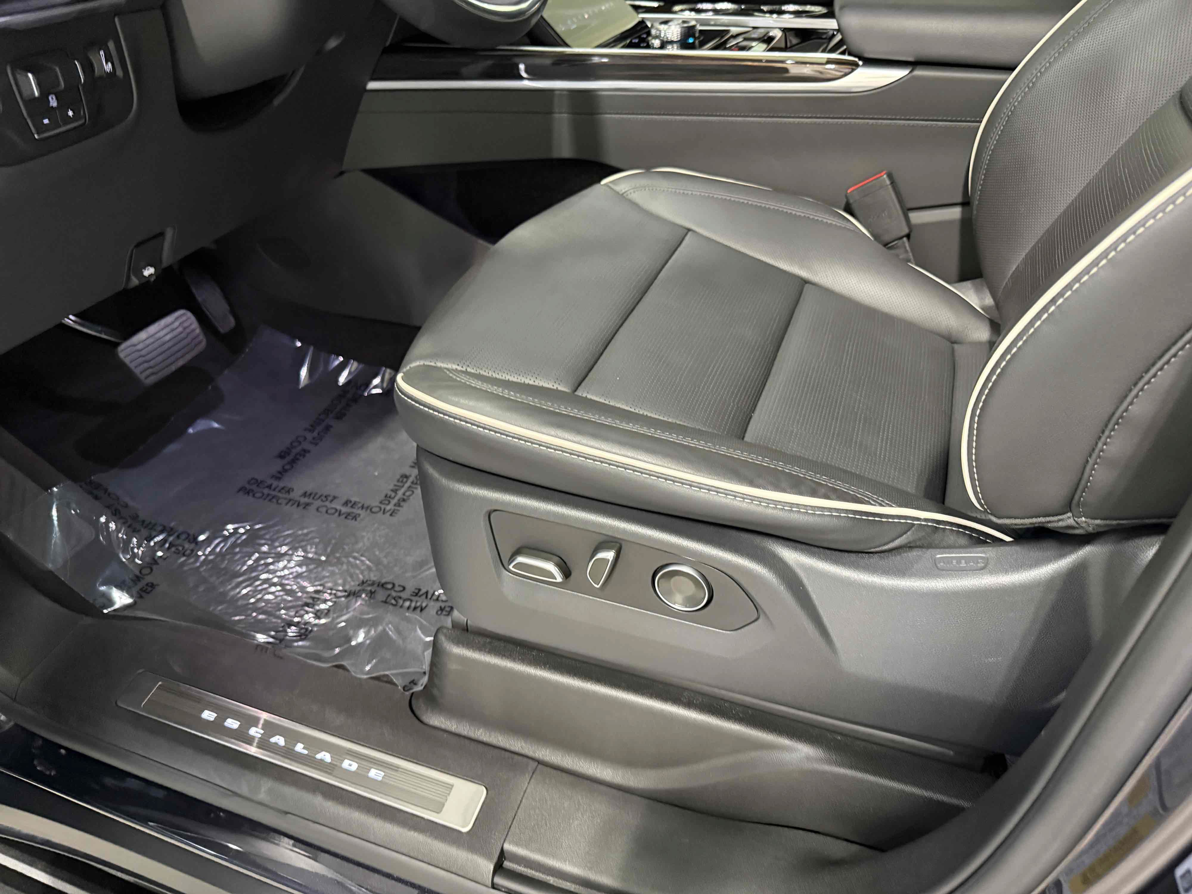 Used 2025 Cadillac Escalade Premium Luxury AWD/4WD image 42