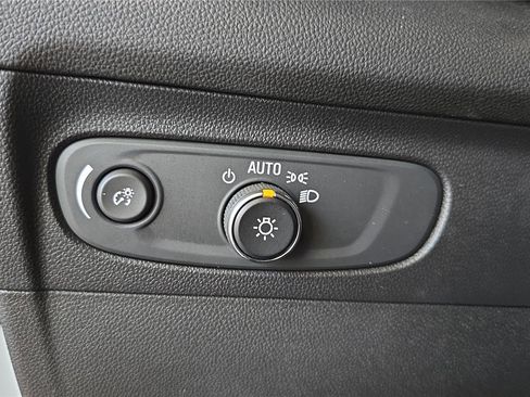 Used 2022 Buick Envision Essence w/ Sport Touring Package image 23