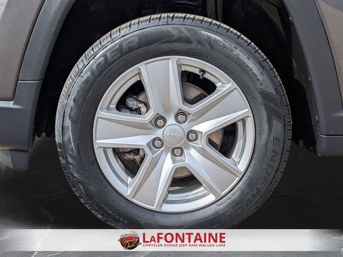 Certified 2022 Jeep Compass Latitude image 30