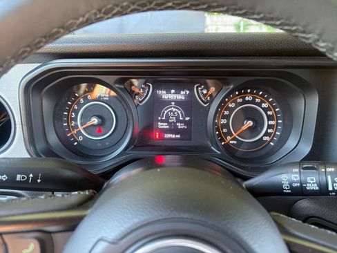 Used 2025 Jeep Wrangler Unlimited Sport AWD/4WD image 36