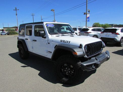 Used 2025 Jeep Wrangler Unlimited Sport AWD/4WD image 2
