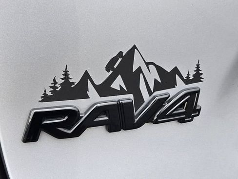 Used 2023 Toyota RAV4 XSE AWD/4WD image 19