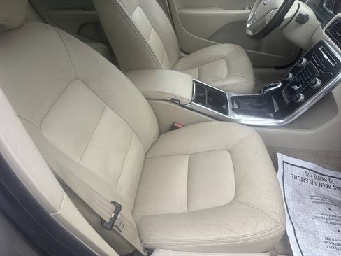 Used 2016 Volvo XC70 T5 Platinum w/ Protection Package image 5