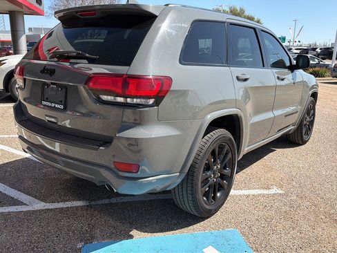 Used 2020 Jeep Grand Cherokee Altitude image 3