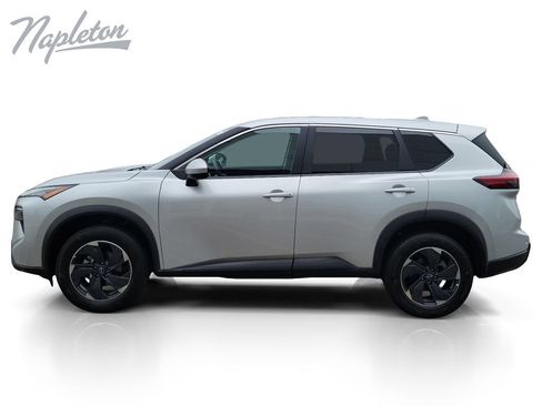 Used 2025 Nissan Rogue SV FWD image 2